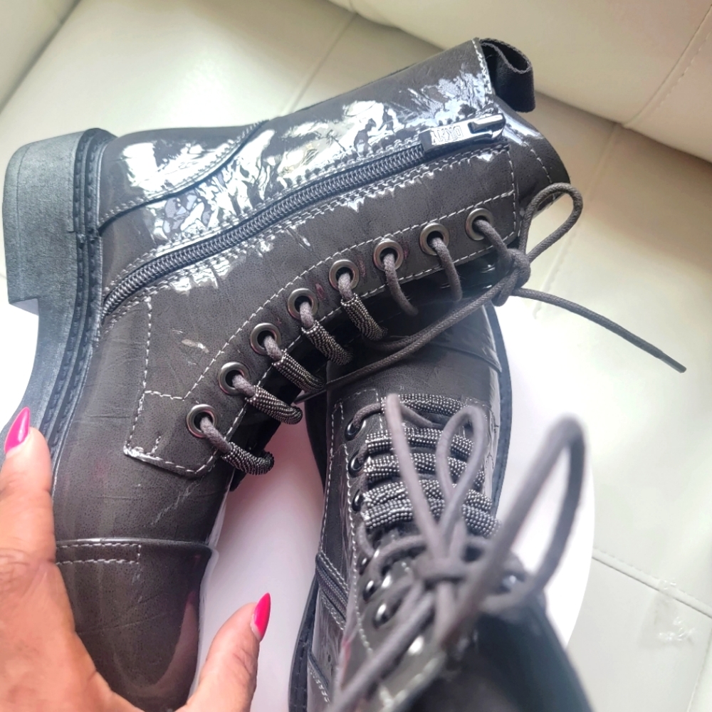NWOB Women's Malaya Lace-up Boots